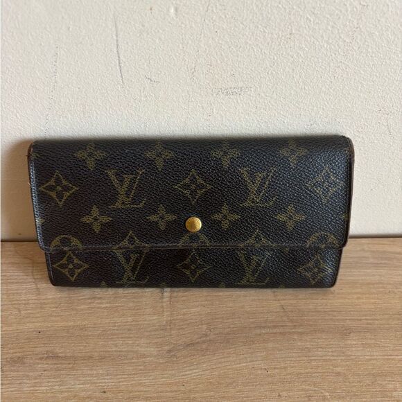 Authentic monogram long wallet - Picture 1 of 7